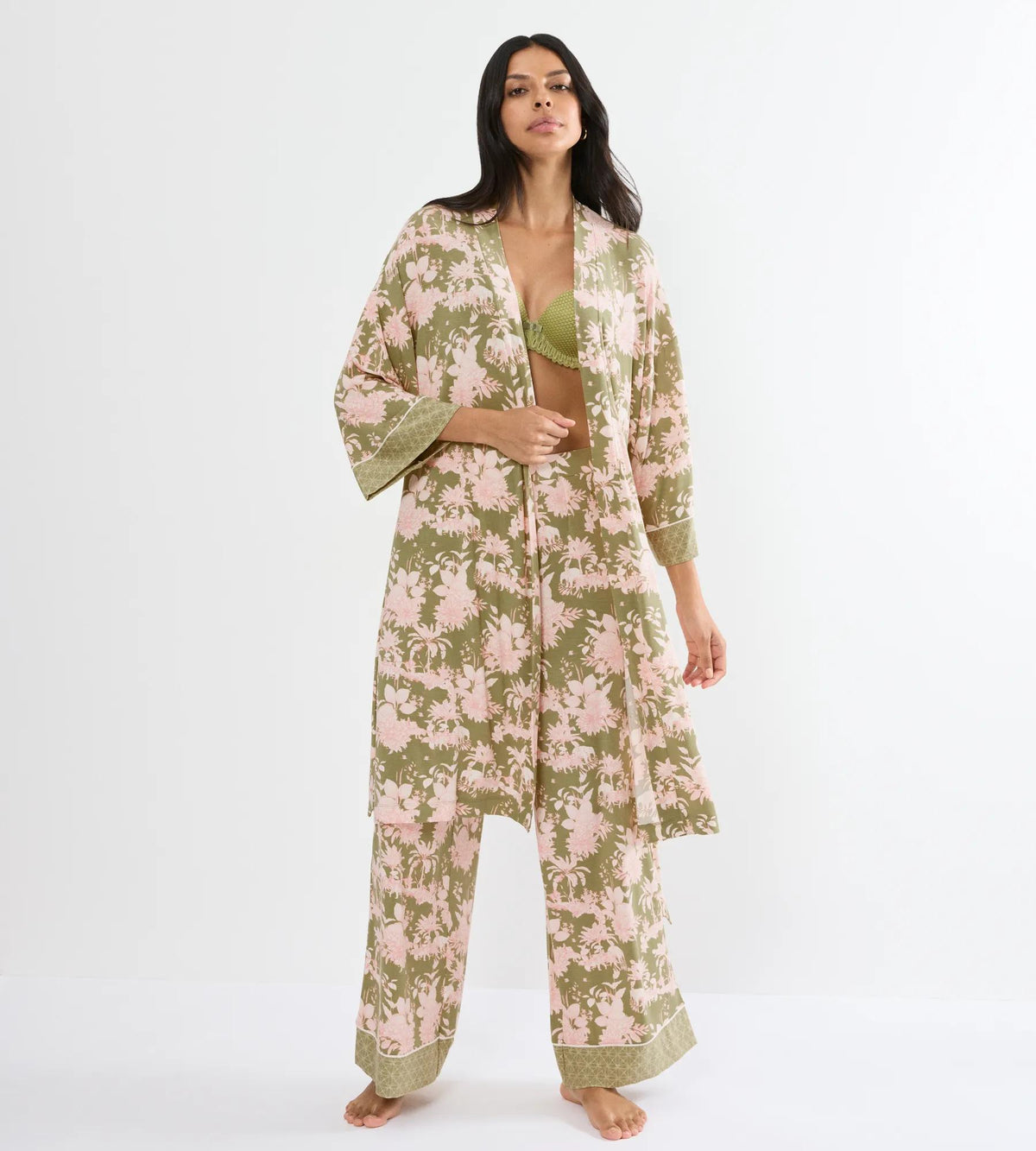 Triumph Aura Spotlight | Robes | Robe Underwear | Lingerie | Swimwear Triumph Aura Spotlight | Robes | Robe Underwear | Lingerie | Swimwear