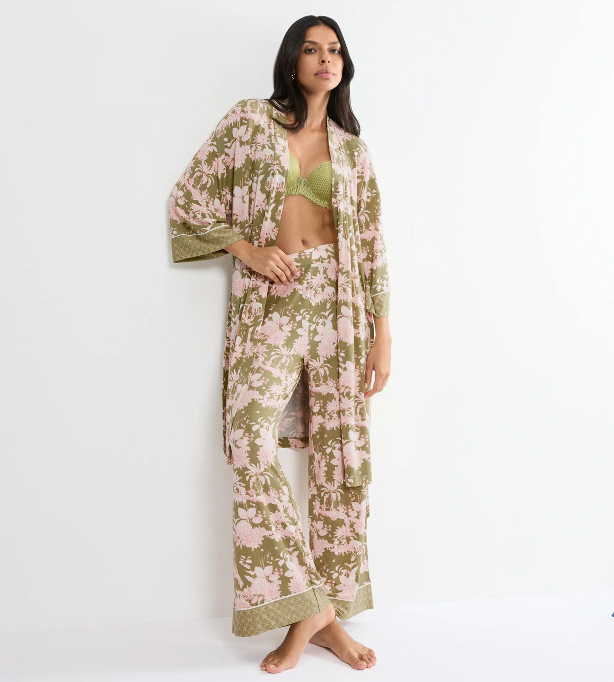 Triumph Aura Spotlight | Robes | Robe Underwear | Lingerie | Swimwear Triumph Aura Spotlight | Robes | Robe Underwear | Lingerie | Swimwear