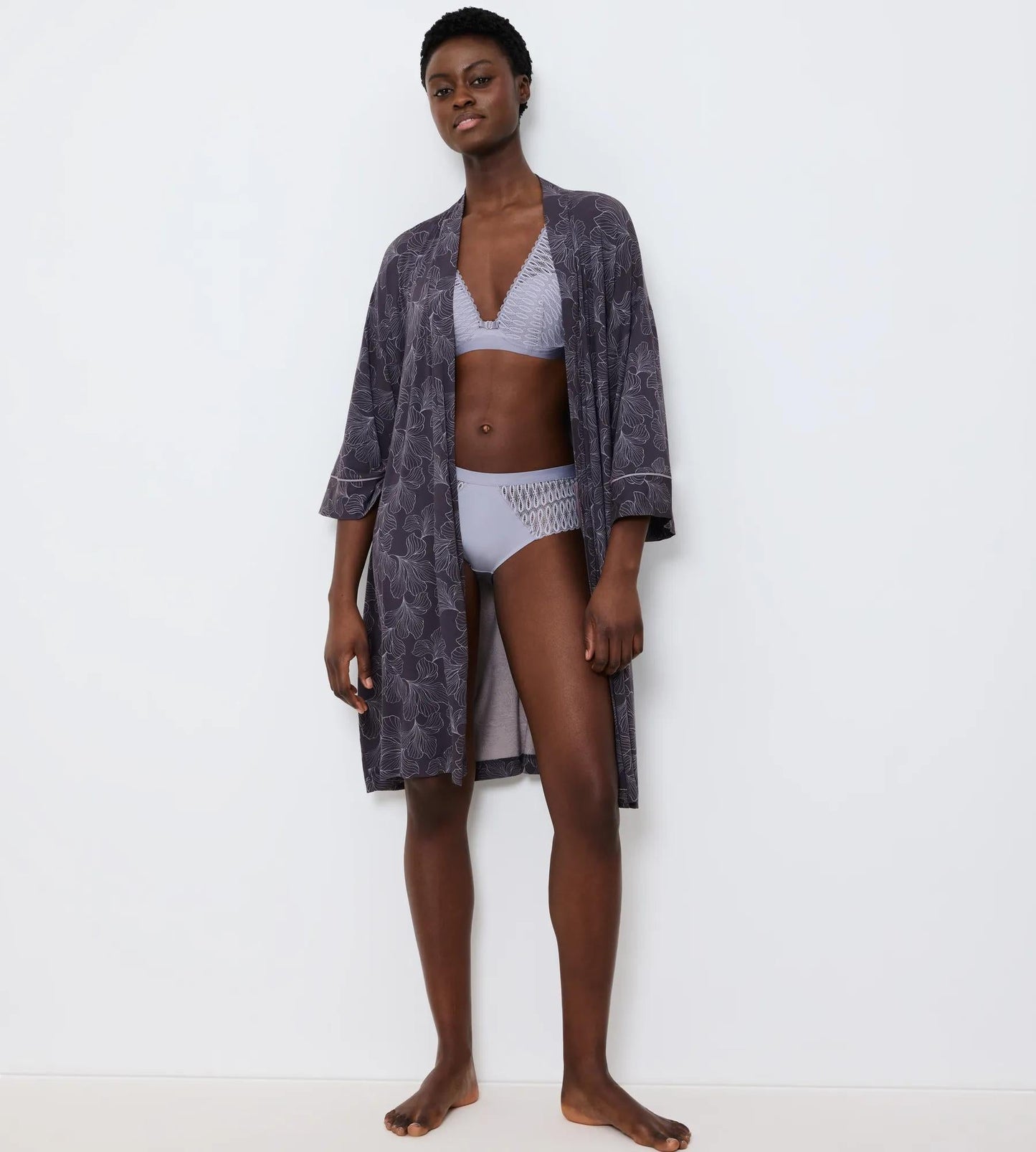 Triumph Aura Spotlight Robe 01 One Piece DAY ALL