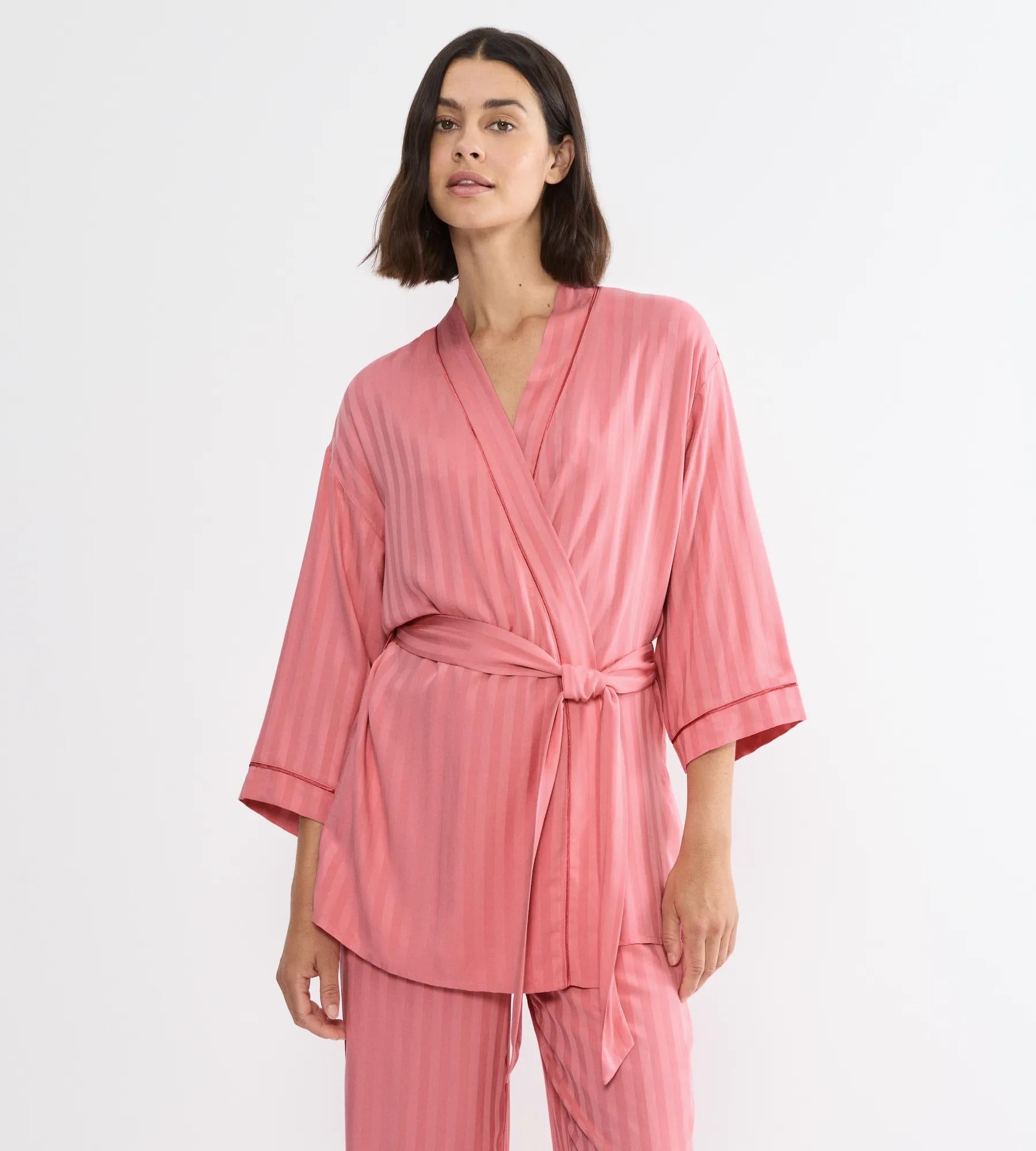 Triumph Amourette Jacquard | Robes | Robe Top Underwear | Lingerie | Swimwear Triumph Amourette Jacquard | Robes | Robe Top Underwear | Lingerie | Swimwear