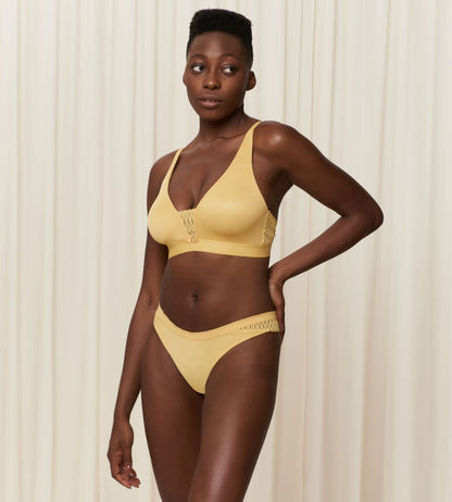 Aura Spotlight High Leg String