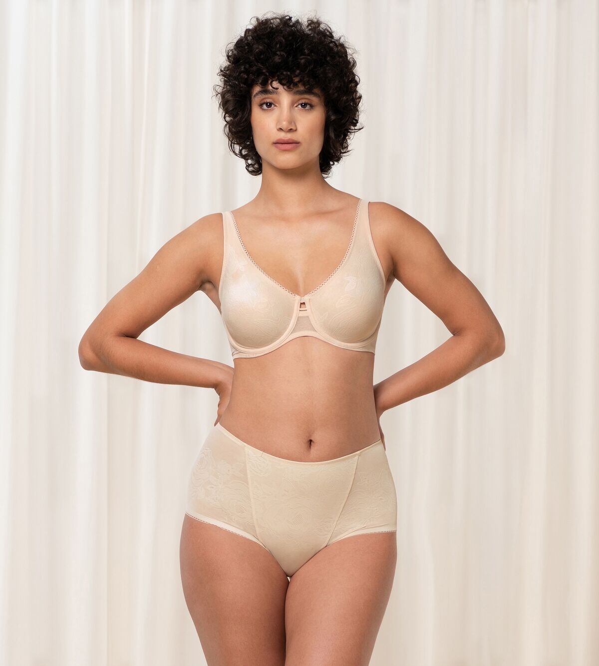 Triumph Wild Rose Sensation | Minimizer Bra Underwear | Lingerie | Swimwear Triumph Wild Rose Sensation | Minimizer Bra Underwear | Lingerie | Swimwear