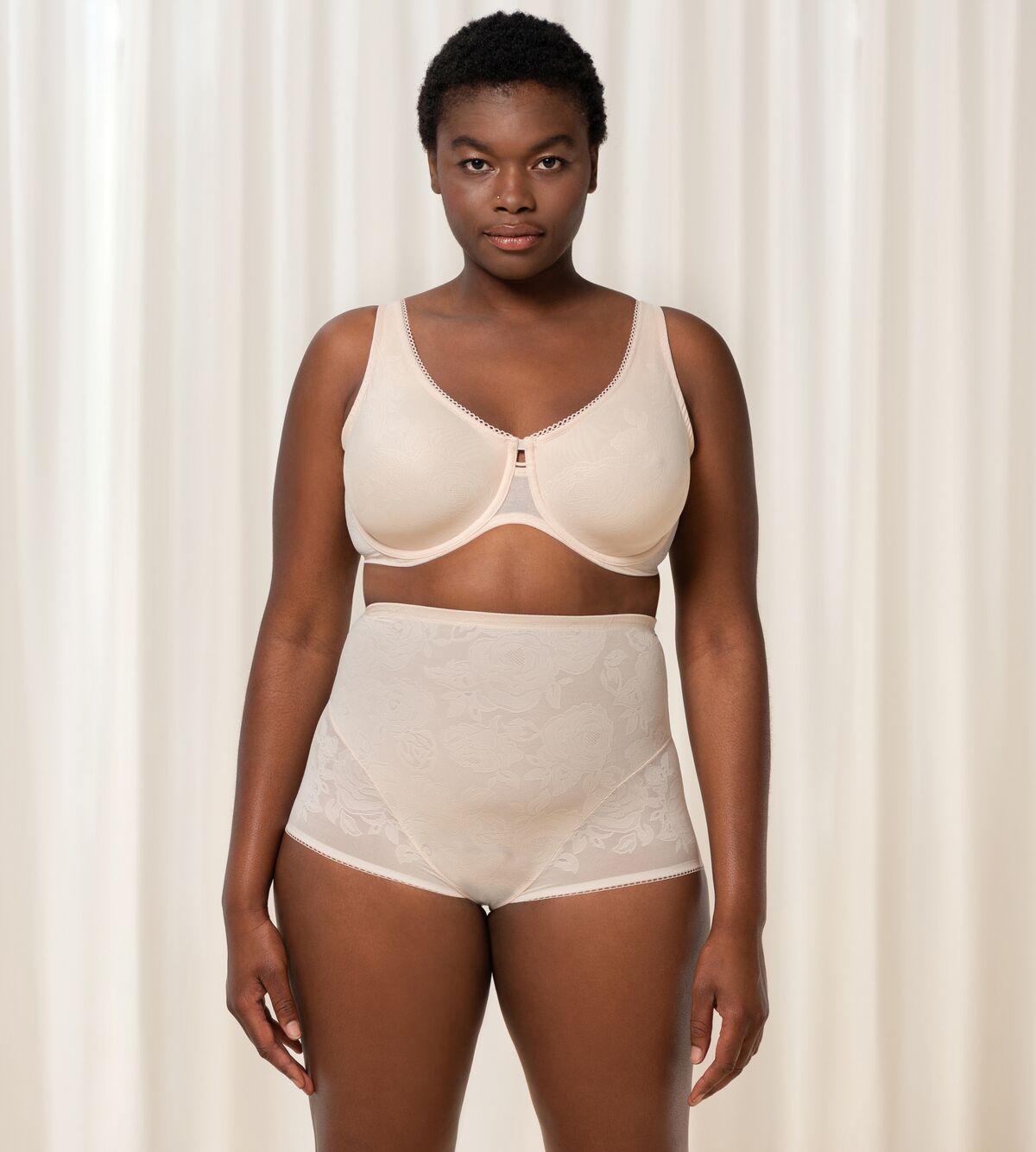 Triumph Wild Rose Sensation | Minimizer Bra Underwear | Lingerie | Swimwear Triumph Wild Rose Sensation | Minimizer Bra Underwear | Lingerie | Swimwear