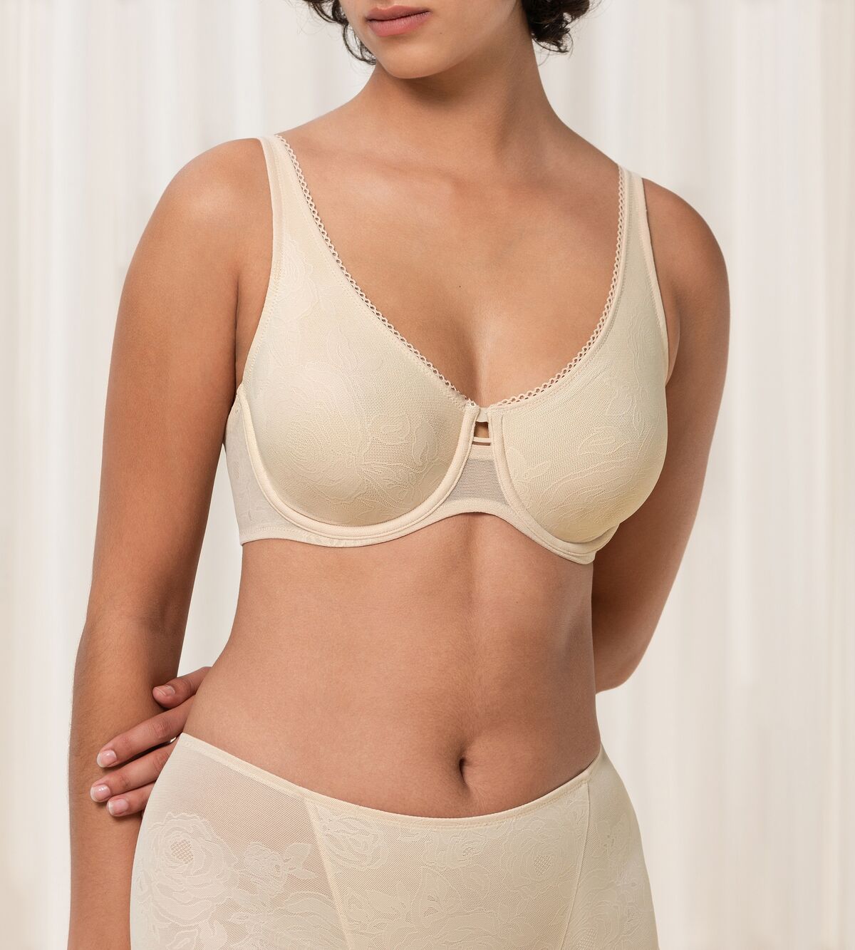Triumph Wild Rose Sensation | Minimizer Bra Underwear | Lingerie | Swimwear Triumph Wild Rose Sensation | Minimizer Bra Underwear | Lingerie | Swimwear