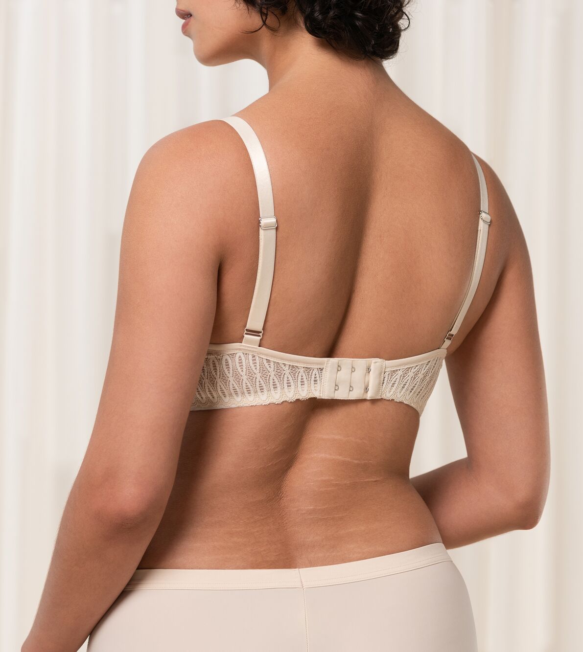 Triumph Aura Spotlight | Wired padded bra Underwear | Lingerie | Swimwear Triumph Aura Spotlight | Wired padded bra Underwear | Lingerie | Swimwear