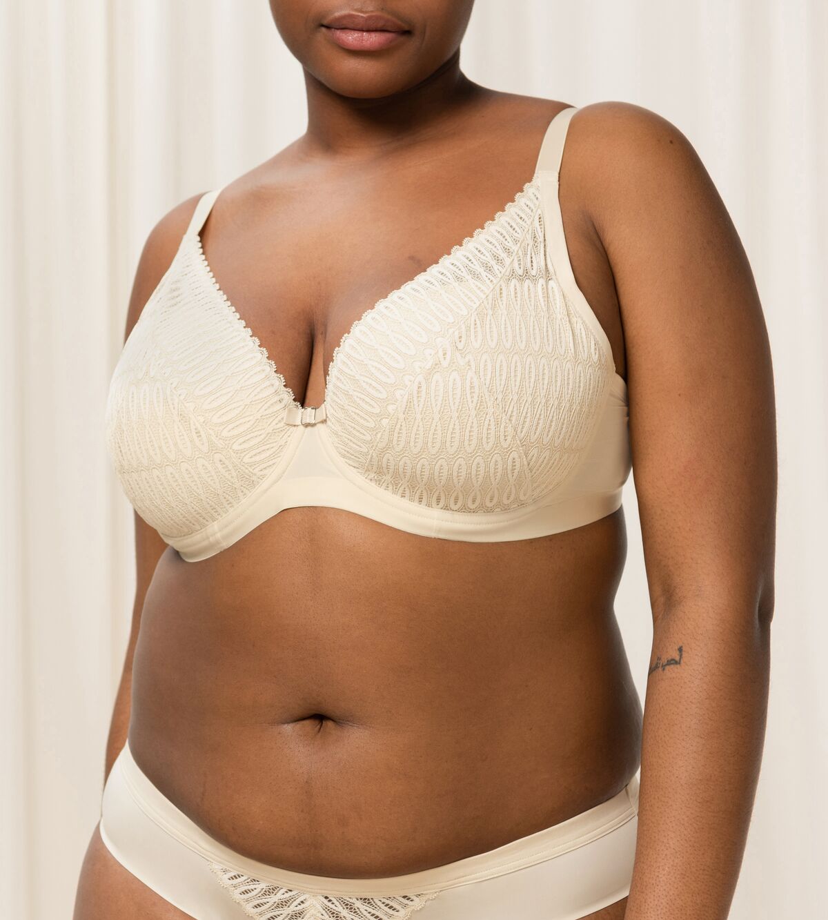 Triumph Aura Spotlight | Wired padded bra Underwear | Lingerie | Swimwear Triumph Aura Spotlight | Wired padded bra Underwear | Lingerie | Swimwear