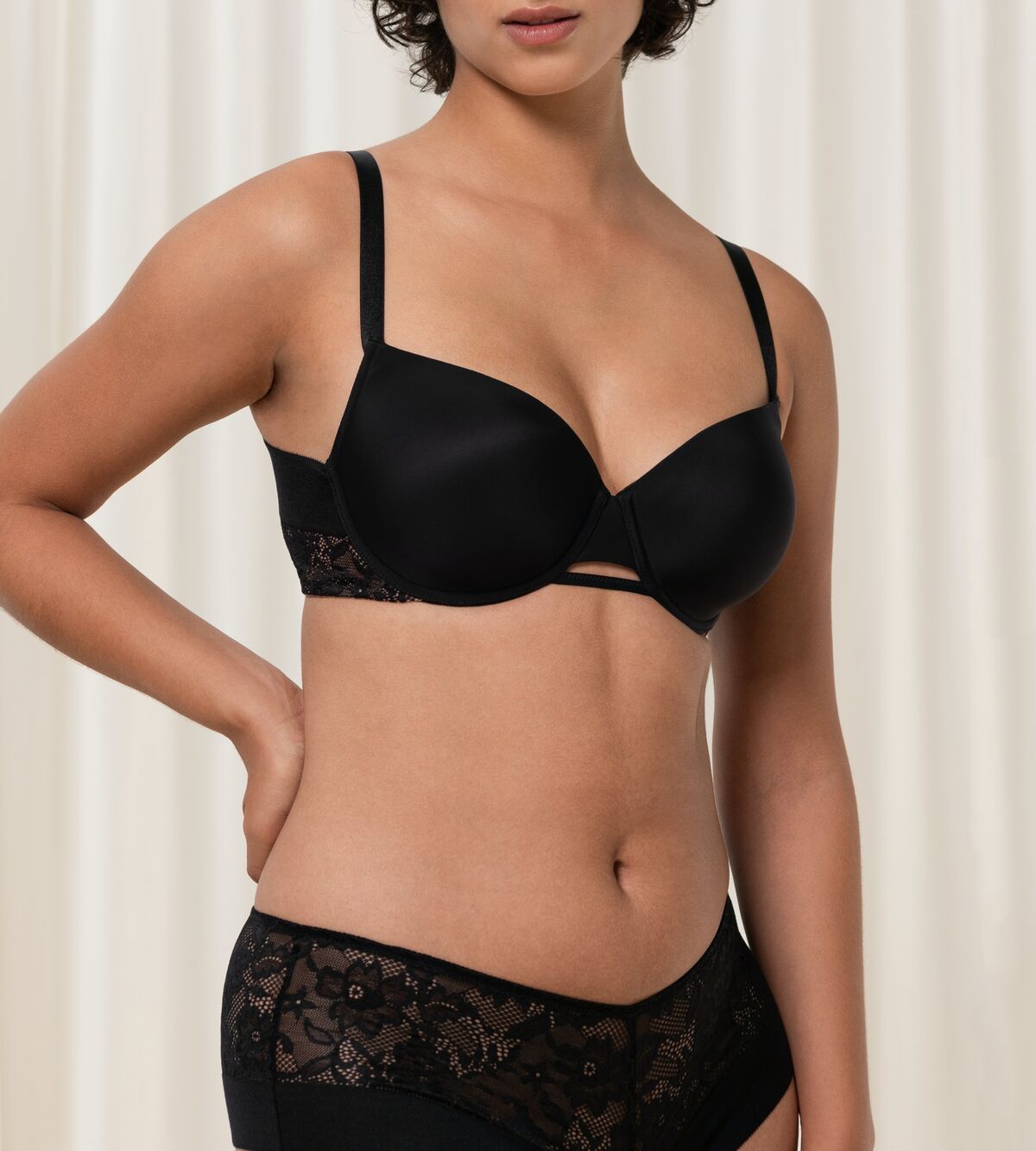 Triumph Vivid Spotlight | Wired Padded Bra Underwear | Lingerie | Swimwear Triumph Vivid Spotlight | Wired Padded Bra Underwear | Lingerie | Swimwear