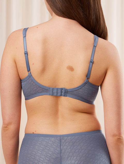 Triumph Signature Sheer