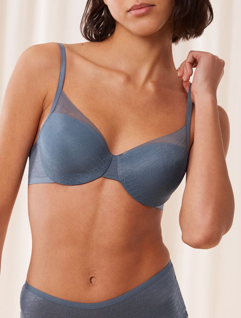 Triumph Signature Sheer